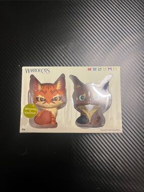Mothwing & Hawkfrost Collector Figures - Orange-Warrior Cats